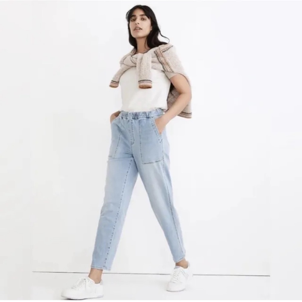 Madewell Pull-On Relaxed Jeans in Bellview Wash - Picture 3 of 12
